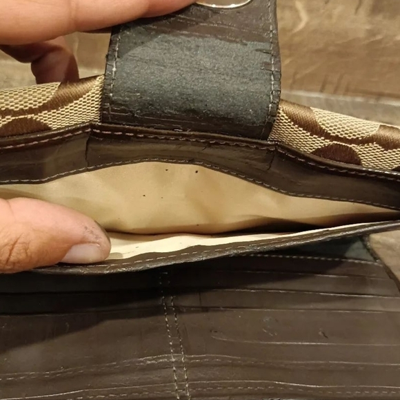 Coach Hand Pouch Used. Condition 9:10 FIX RATE NO BARGAINS!!! - Picture 7 of 8